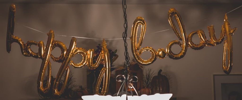 Ballons écrivant Happy Birthday