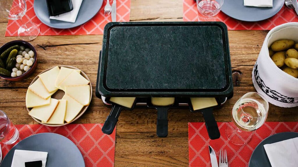 Raclette pour le repas de Noël Repas de Noël Original entre Amis