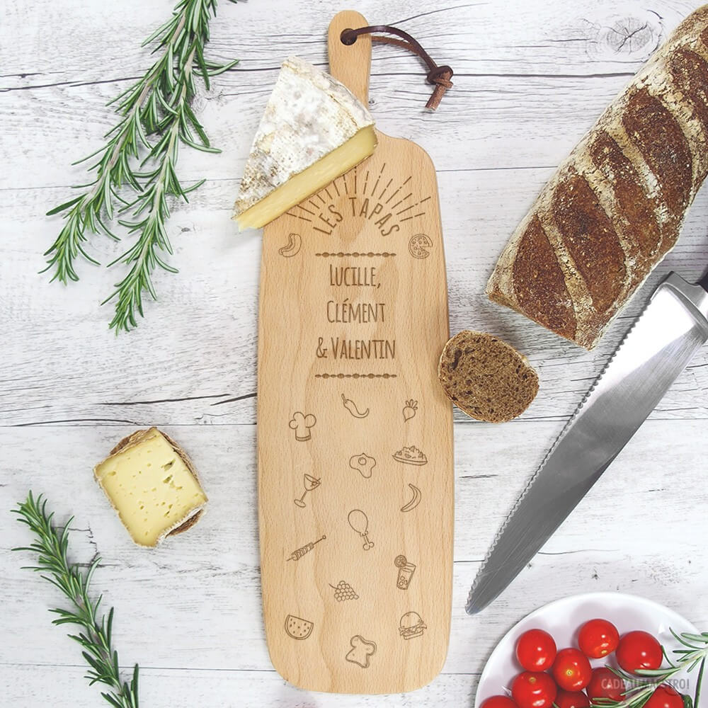 Planche à tapas allongée bois personnalisée apéro homme