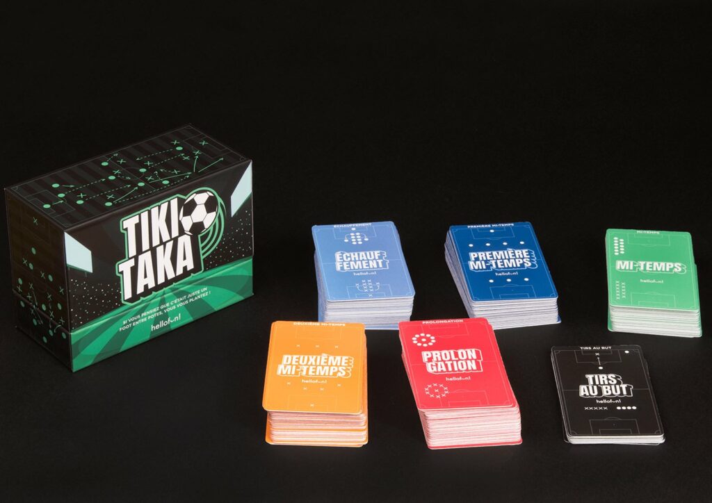 Les six paquets de cartes du jeu Tiki Taka : échauffement, première mi-temps, mi-temps, deuxième mi-temps, prolongation et tirs au but